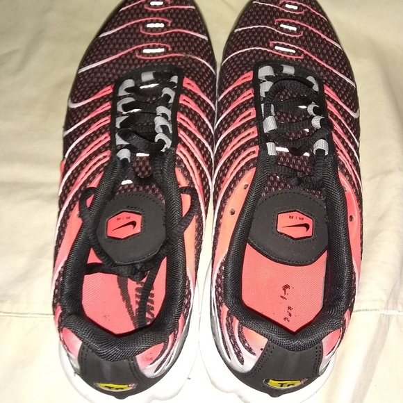 Nike - Picture 2 of 3